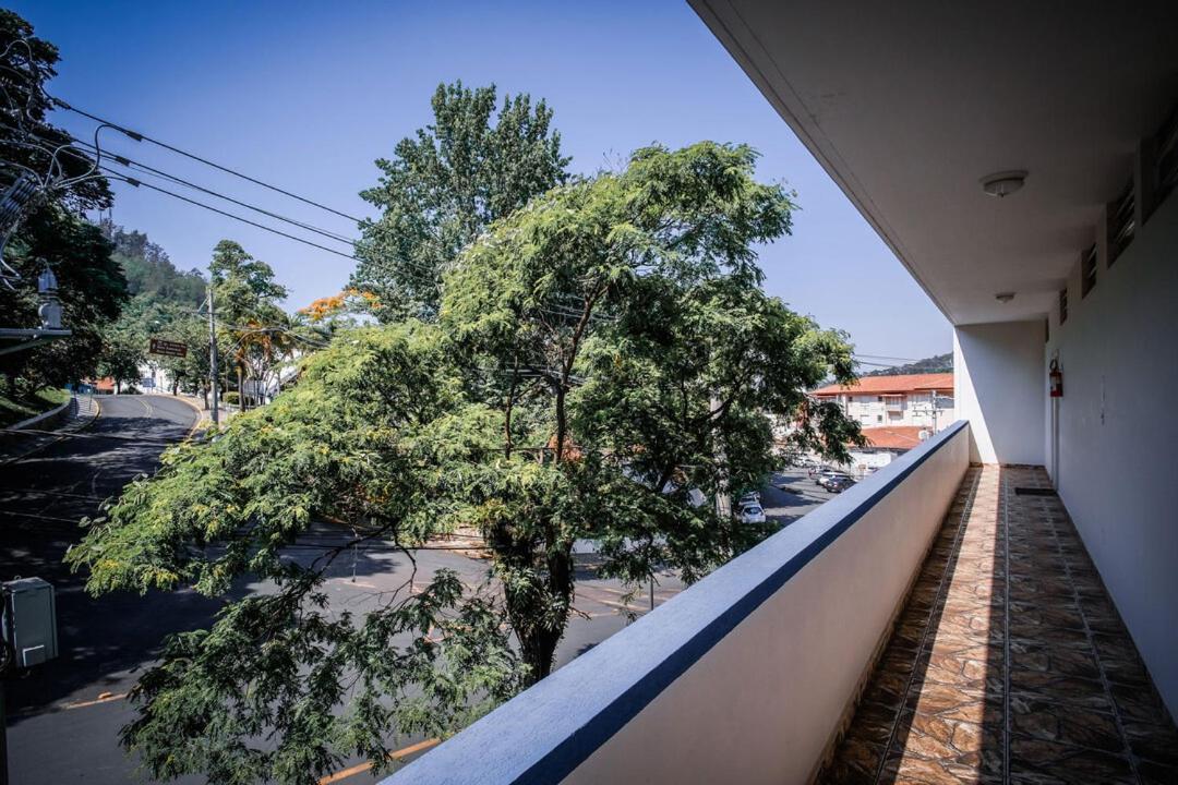 Apto Com Wifi No Centro De Aguas De Lindoia Sp Apartment Exterior photo